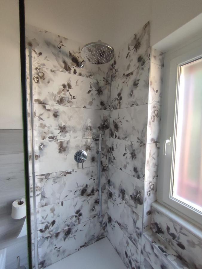 Vista Lago Lecco - Neiade Guest House Pescate Екстериор снимка
